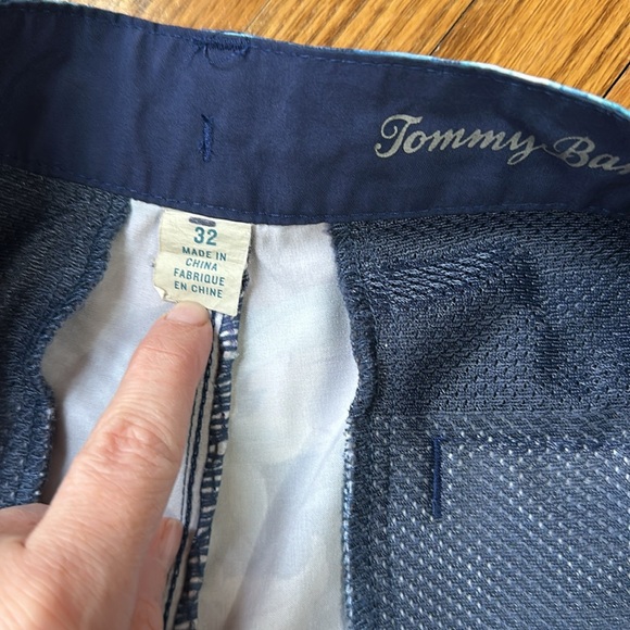 Tommy Bahama shorts! Size 32 - Picture 3 of 7